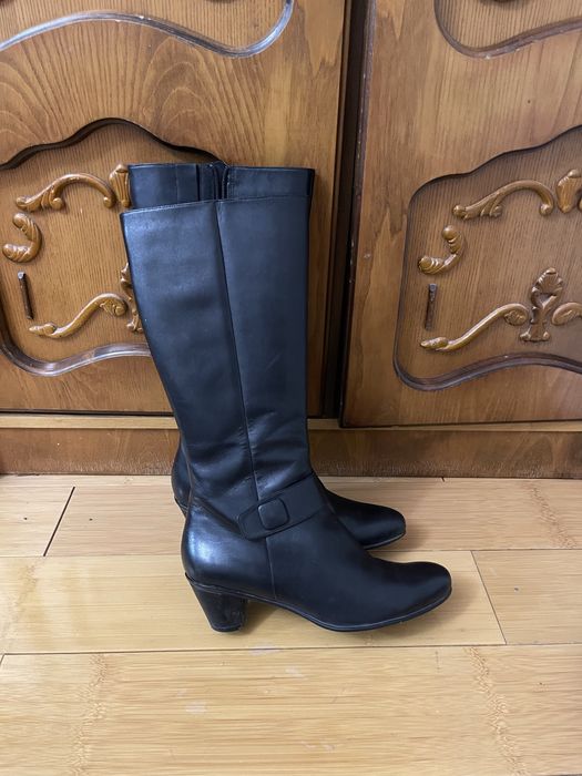 Сапоги женские в отличном состоянии.