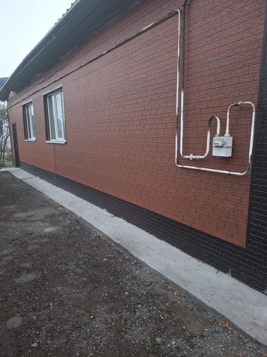 Продам дом в центре посёлка.