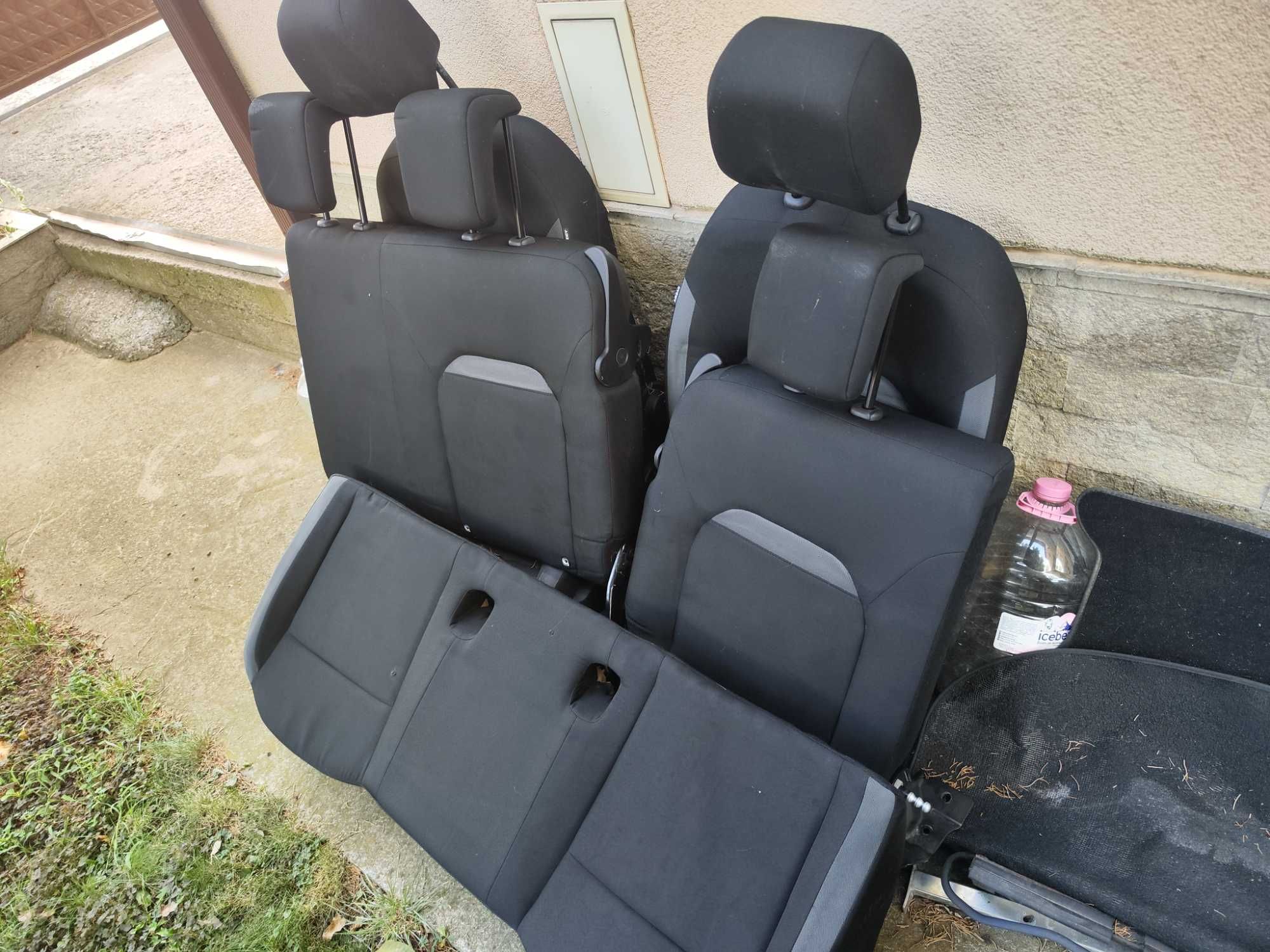 Салон за Дачия Дъстър гр. София Летище София • OLX.bg