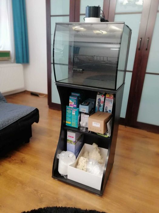Nou, nefolosit! Acvariu Fluval 57 l forma arcuita, cu iluminare Led, filtru, pompa + Dulap inferior + Extra incalzitor, filtre