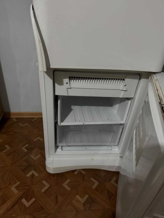 Холодильник Indesit