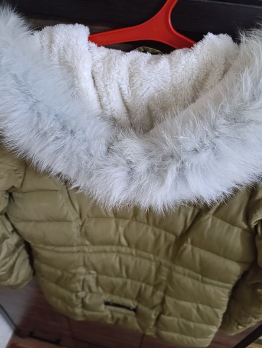Куртка женская теплая с капюшоном .Состояние отличное.