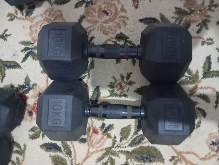 Vând  banca de fitness cu gandetere