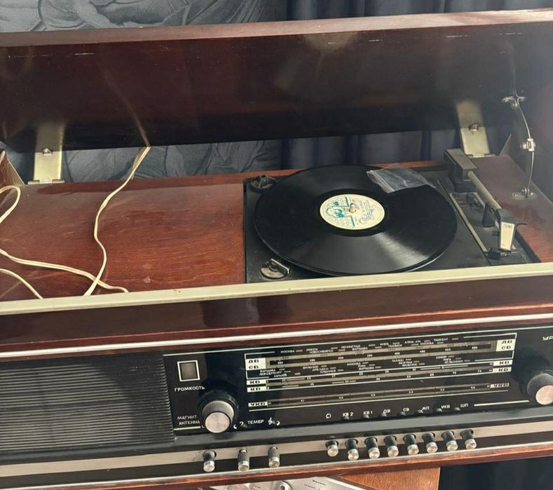 Виниловый проигрыватель