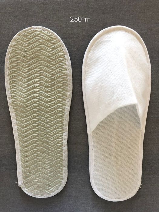 Одноразовые тапочки.