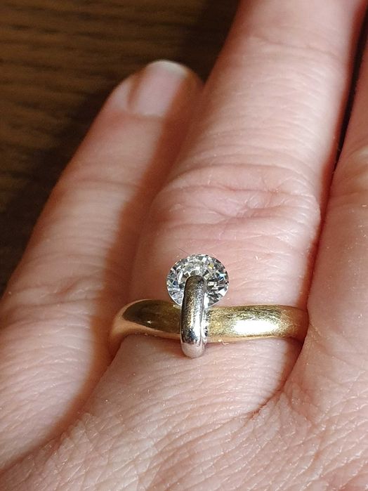 Unicat extravagant aur masiv cu diamant natural urias 0,8ct