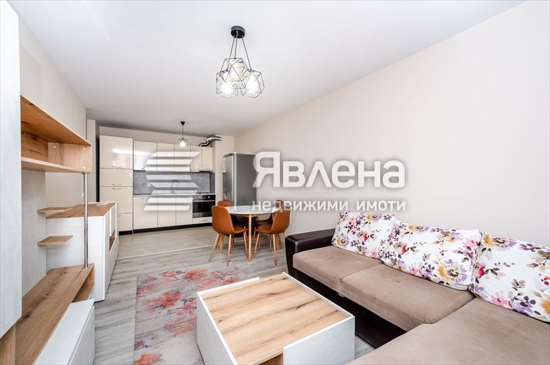 Продавам 3-стаен апартамент