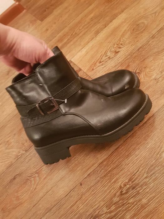 Продам новый обувь 2000т