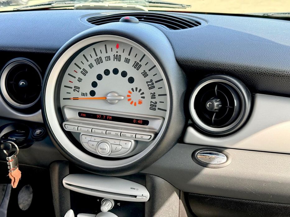 Mini Cooper One 2011