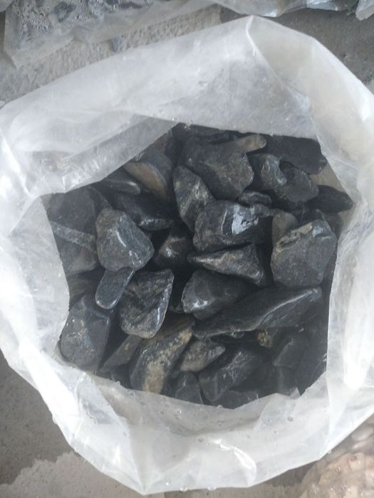 Qora tosh galka dekoratevni landshaftga