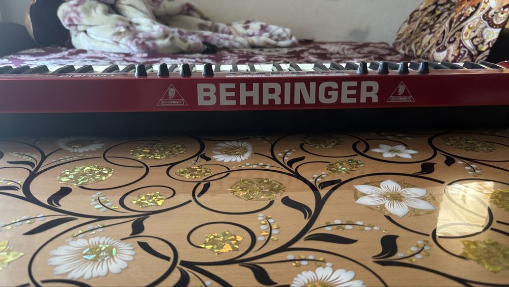 Orgă Midi Behringer UMX610