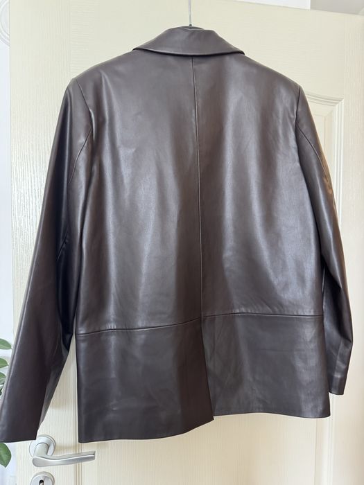 Дамско яке ZARA . Размер М . Цена 15€ .