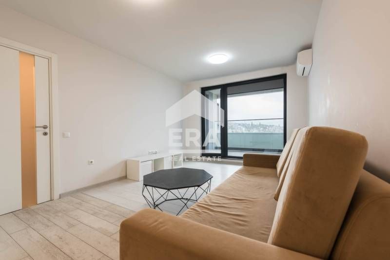 Двустаен, обзаведен, югоизточен апартамент за продажба, с морска панор