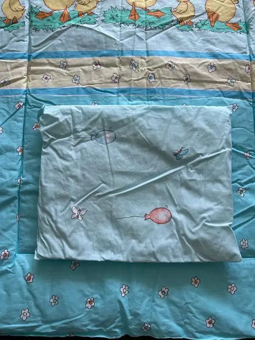 Pătură și pernă pentru pătuț bebe sau cărucior.