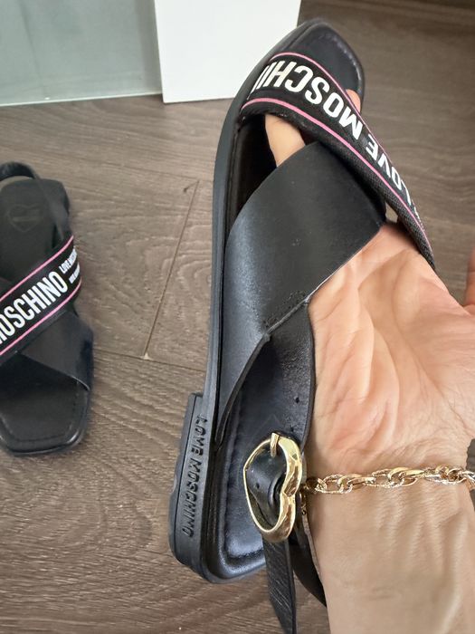 Опигинални сандали Love Moschino
