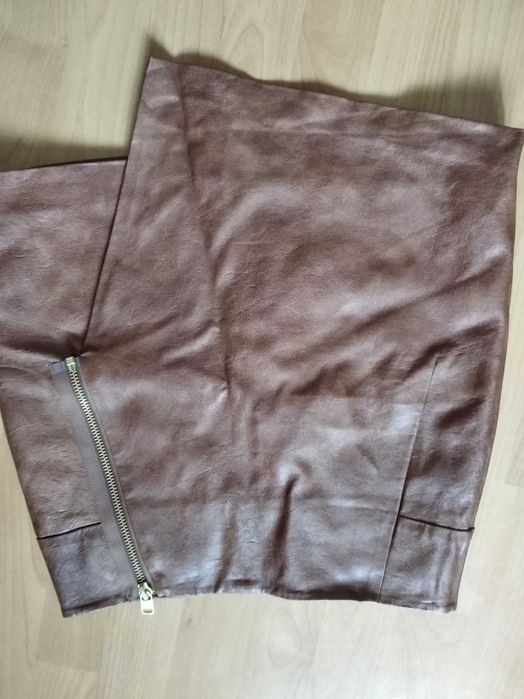 H&M кожена дамска пола, 36 размер.