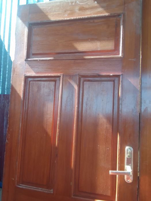 Оконные блоки, двери, столы, подставки для телевизора