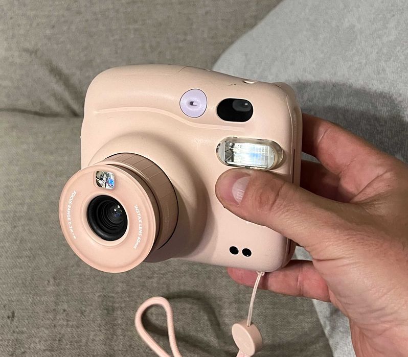 Aparat foto instant Fujifilm Instax Mini 11 roz complet functional