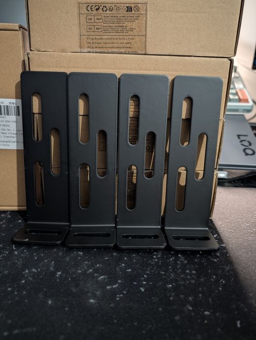 Set coltare metalice in forma de L