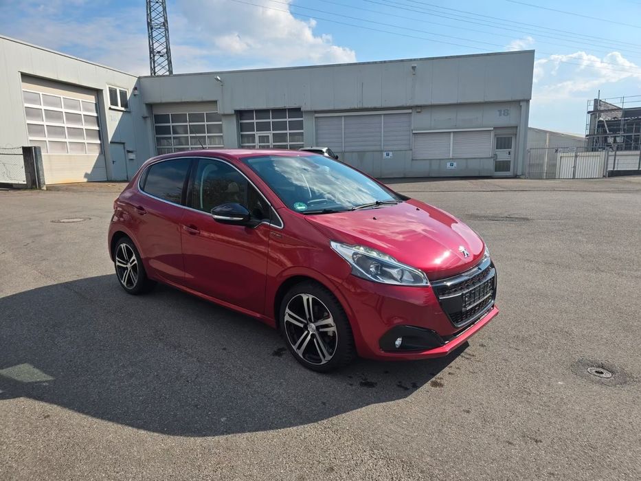 Peugeot 208 Multe Dotari-Culoare deosebit
