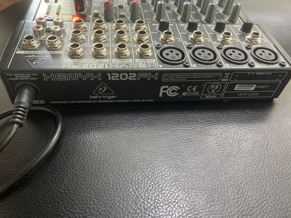 Микшерный пульт Behringer Xenyx 1202FX