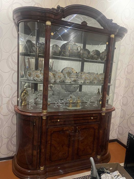 Продаю мебель комод стенка