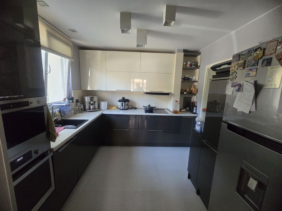 Продава се Тристаен апартамент в Бургас, Славейков - 98 кв.м за 1888 €/кв.м - Снимка #1