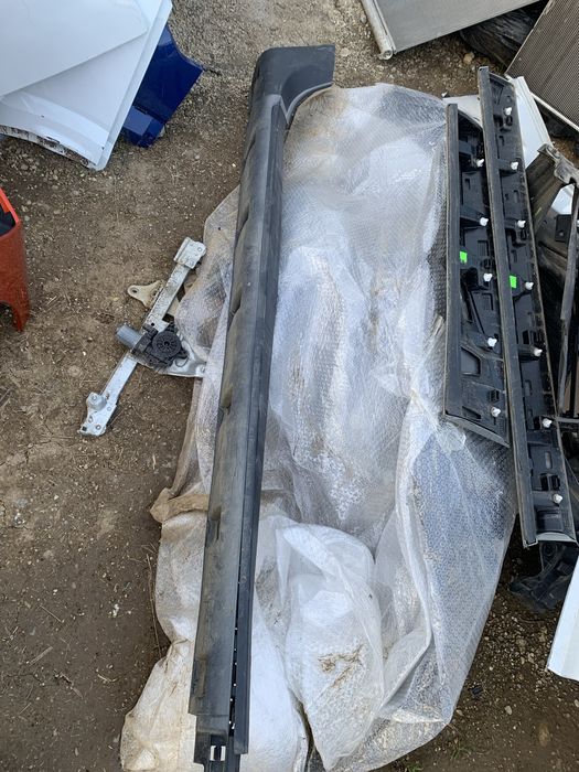 Prag dreapta Dacia duster an 2010/2011/2012/2013/2014/2015/2016/2017