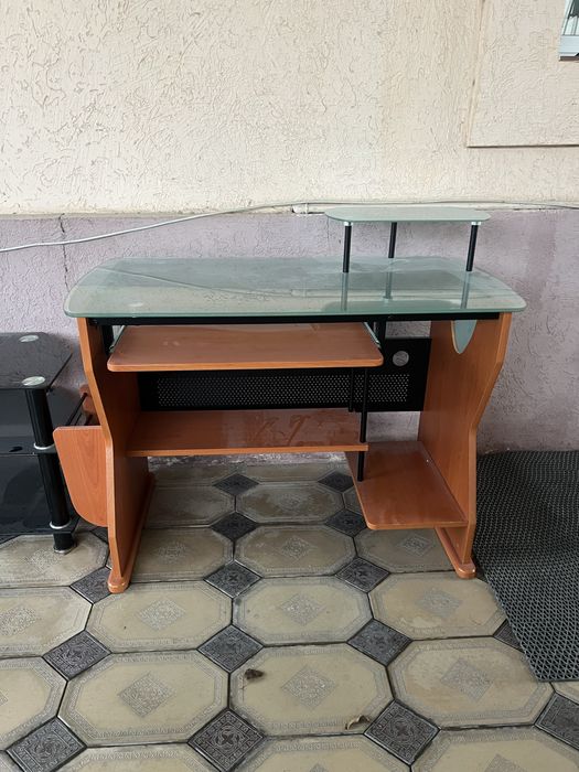 Стол рабочий, подставка под тв