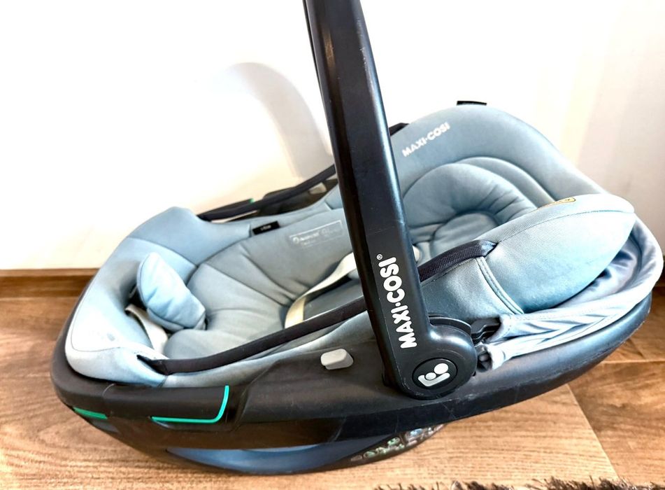 Maxi-Cosi Стол за кола от 0 до 12 месеца coral 360
Essential Grey