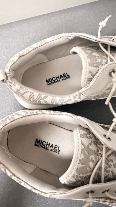 Продам M kors оригинал