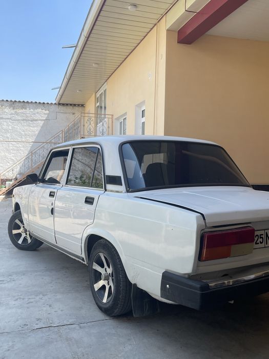 Vaz 2107 sotiladi