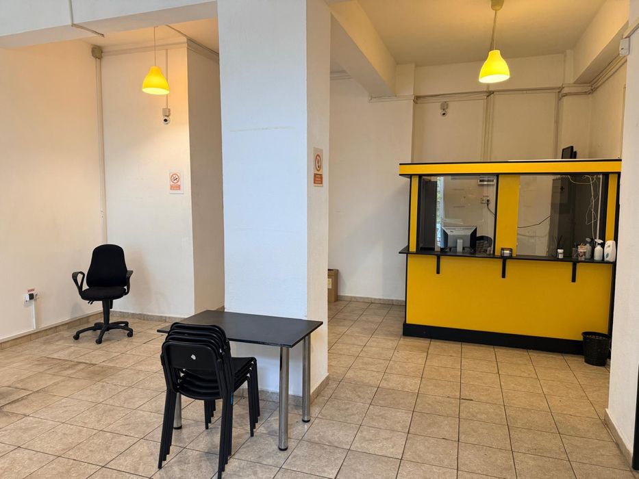 Inchiriez spatiu comercial ultracentral situat in Poiana  Campina Prahova