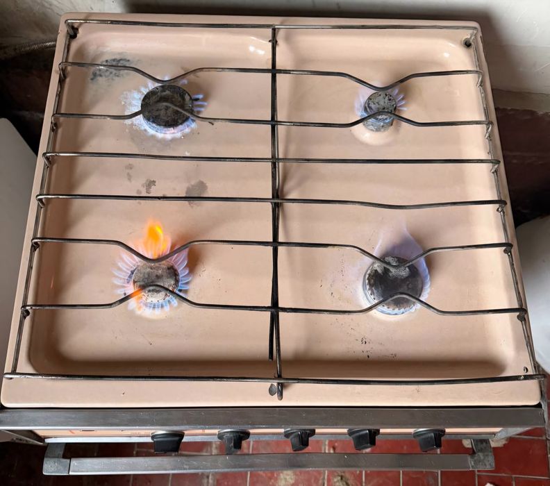 Brest gaz plita sotiladi. Газовая плита Брест  продаётся