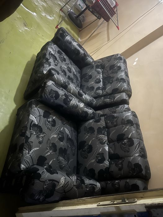 Срочно продам диван и кресло новый
