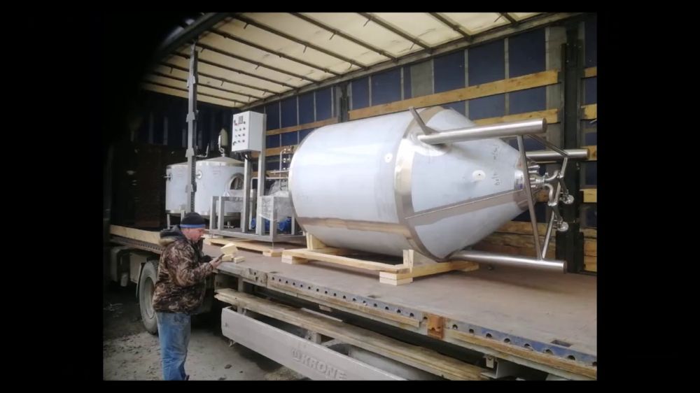 Емкости из  нержавейки под заказ любого вида .Монтаж труб с подувом