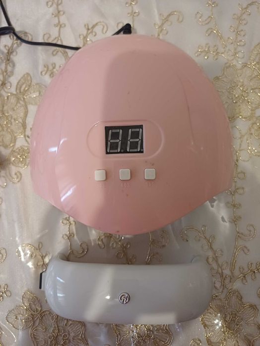 Маникюрная  УФ лампа для ногтей.