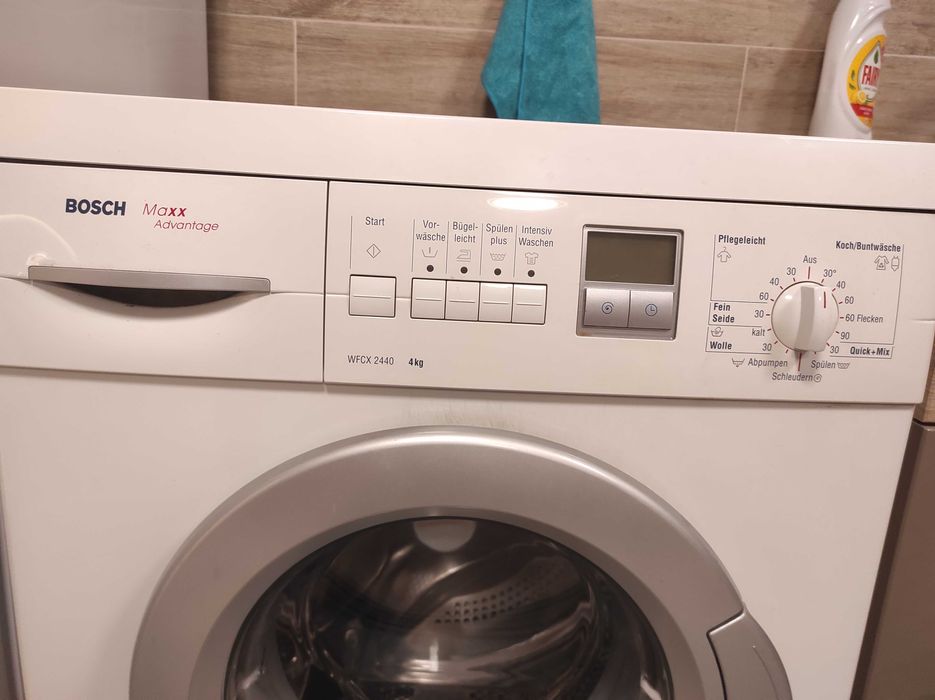 Продавам пералня bosch