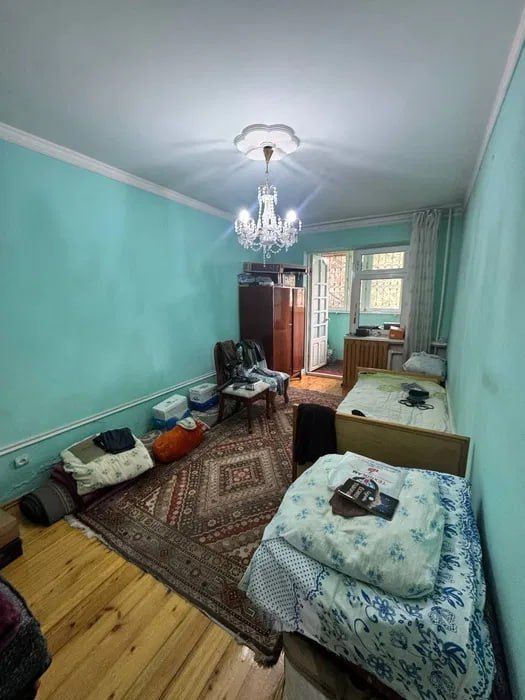 Срочно  Продаётся  Мирабад  4/2/4 с ремонтаи  без мебелью локации топ