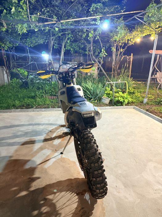 Husqvarna FE 250 (2020 година) РЕГИСТРИРАН на 94 мото часа от нов