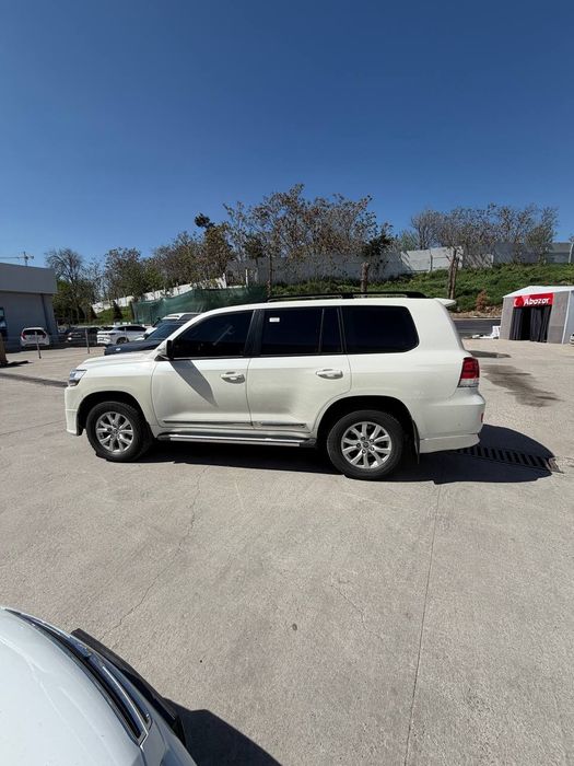Toyota Land Cruiser 200. Zeekr 9X. Li 9. Denza N9. Kushandasi.