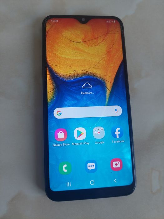 Vând Samsung Galaxy A20e [spart] dar [perfect funcțional] //poze reale