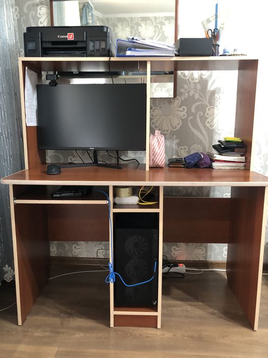 Продам большой компьютерный стол