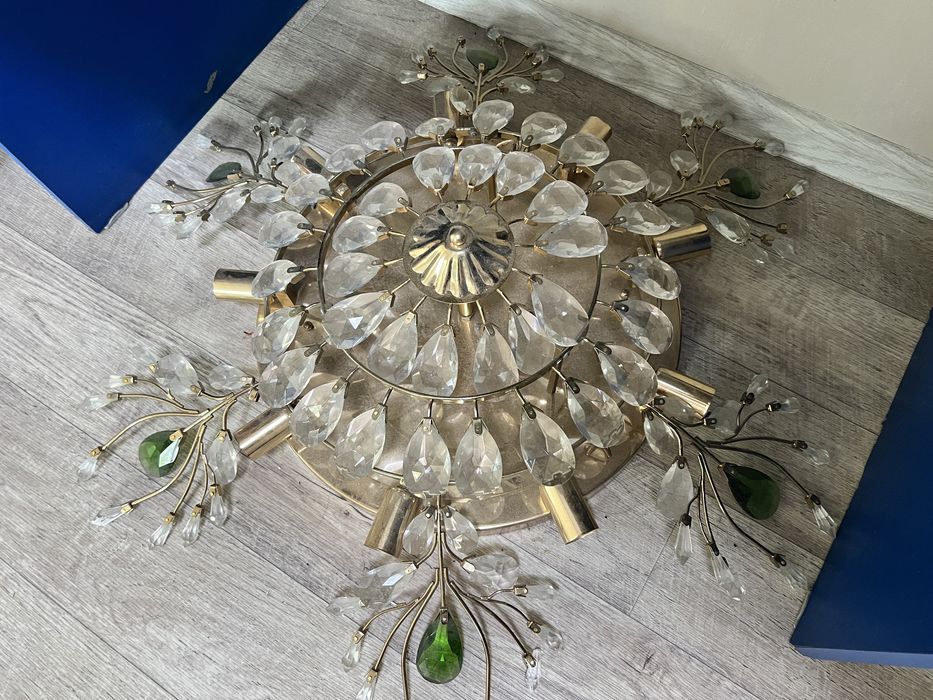 Люстра светильник в зал