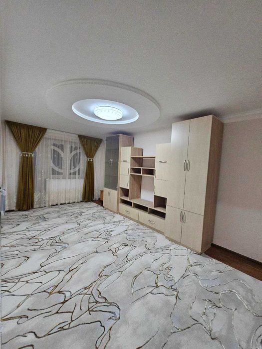 Продаётся 3х комнатная квартира в кирпичном доме в центре города