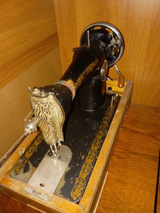 Продам советская швейная машинка