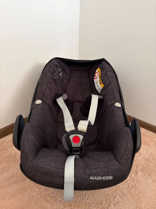 Maxi-Cosi столче за кола + Isofix база