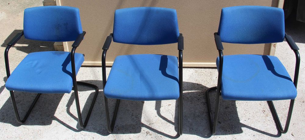 3 buc Scaun conferinta cu cadru metalic tip sanie; Scaun vizitator