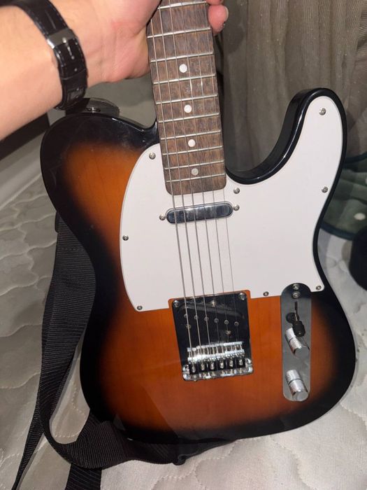 Boss gt-1 va Fender gitara sotiladi