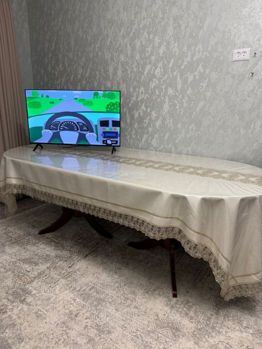 Продам стол со стульями.